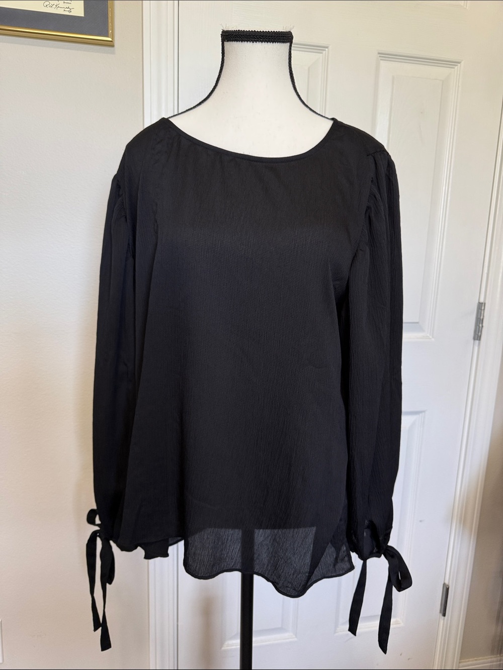 Ann Taylor tie sleeve black crinkle fabric blouse Sz XL GUC
